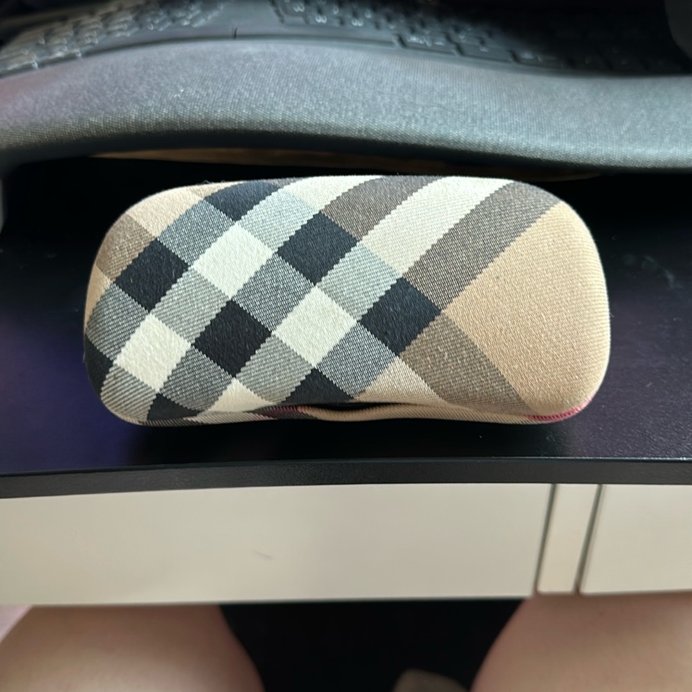 Burberry SunGlasses Case - Picture 1 of 3